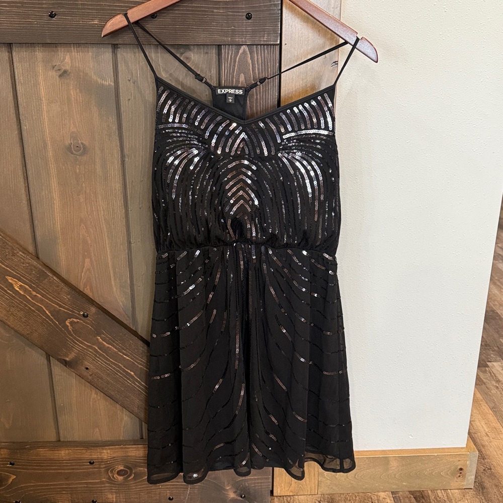 Express Black Dress with Sequin Pattern size M
***Beautiful Dress***